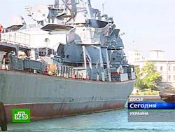 Україна вимагає від Чорноморського флоту Росії підняти український прапор