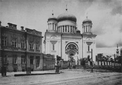 Такою була Десятинна церква побудована на старому фундаменті. Підірвана більшовиками у 30-ті роки минулого століття.