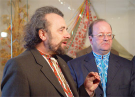 Співзасновники музею - Олександр Поліщук (ліворуч) і Володимир Лазоренко. Ще разом. Лютий 2006 року, відкриття музею.
