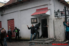 У Вінниці поранено протестувальника під СБУ, де сховався губернатор