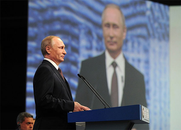 Путін нарешті оголосив про участь у президентських виборах