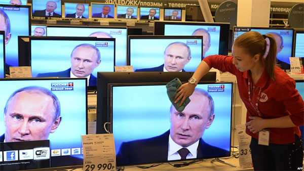 Рейтинг Путіна падає, попри телевізійне шоу