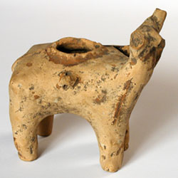 Посудина у вигляді упряжки биків. 
Трипільська культура (кінець IV тис. до н.е.) 