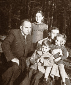 Степан Бандера з сім`єю