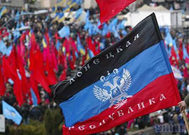 2005 р. На мітингу Партії регіонів поруч з їхньою символікою - прапори КПУ і.. ДНР, яку тоді проігнорували всі, окрім Луб’янки