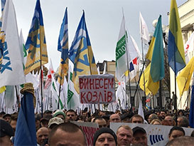 Далекі від народу? Соціолог про політиків та протести у Києві